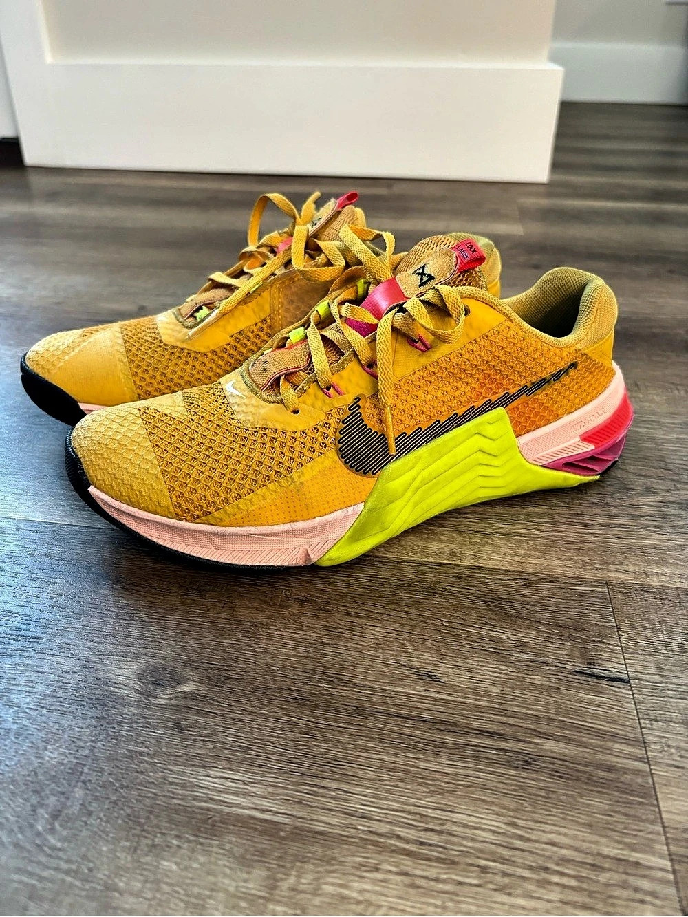 Nike Metcon MENS size 7.5 Yellow & Pink